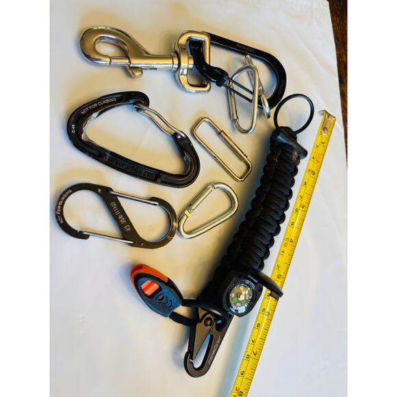Lot of carabiner/clips, Holtzman Gorilla paracord keychain w firestarter & clip - Picture 5 of 6